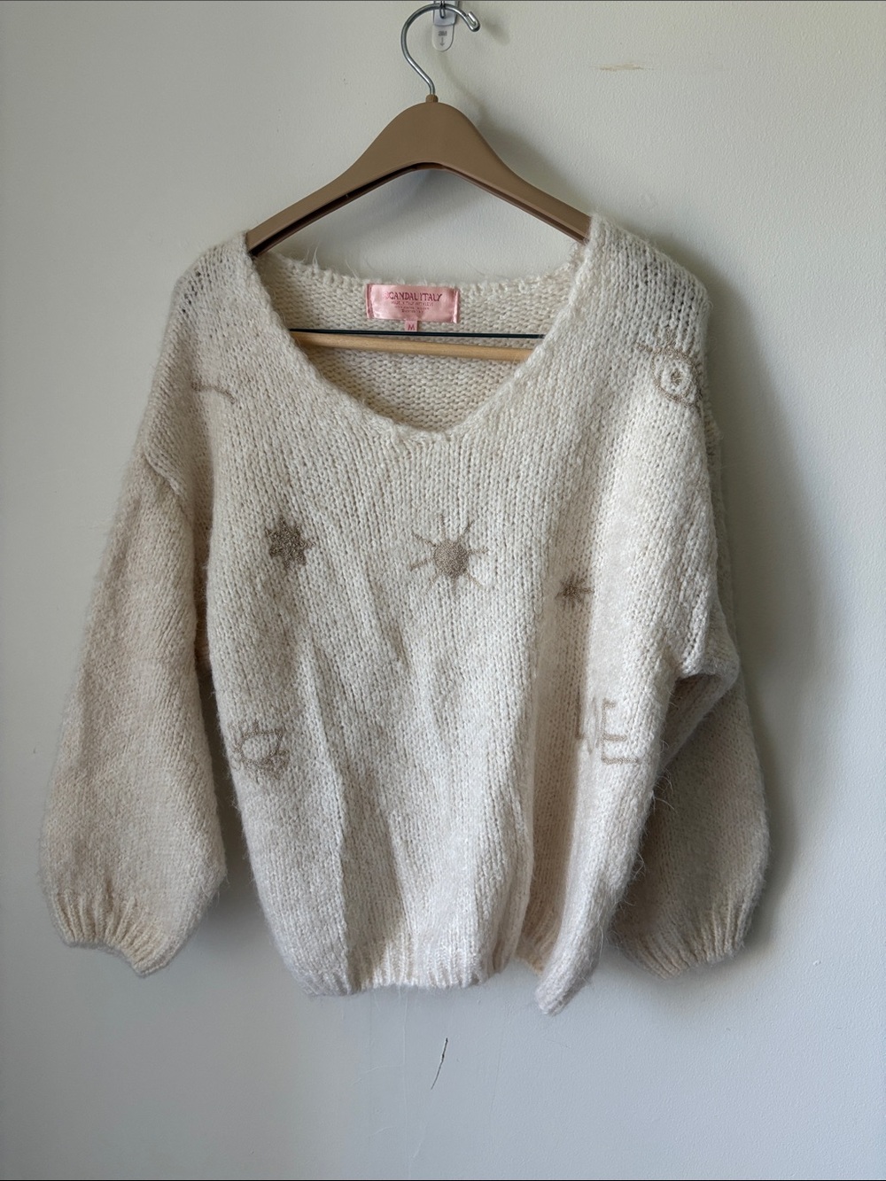 Scandal Italy Ivory V-Neck Star Motif Sweater